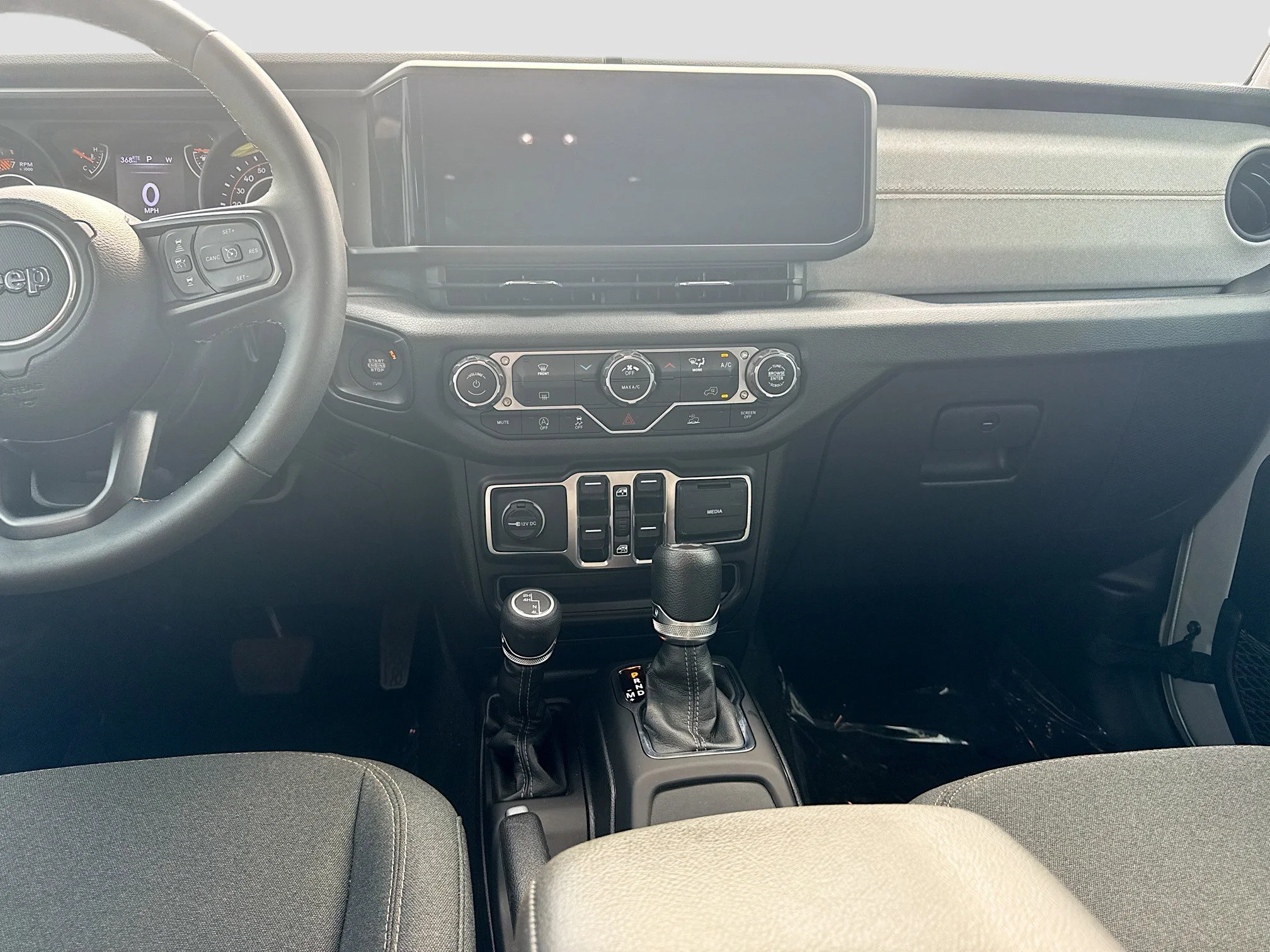 Used 2024 Silver Zynith Clearcoat Jeep Sport S image 17