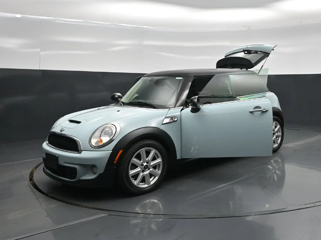 Used 2013 Blue MINI Base image 27