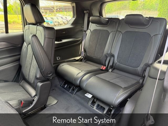New 2025 Bright White Clear-Coat Exterior Paint Jeep Laredo image 19