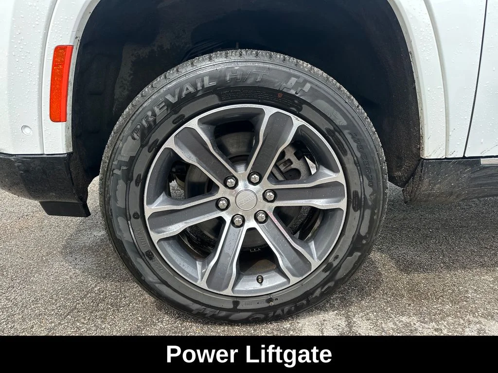 Used 2023 White Jeep Base image 11