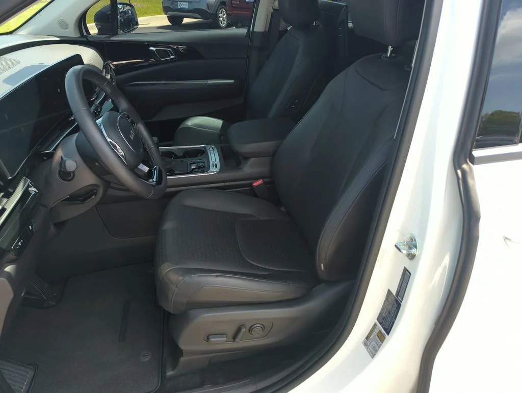 Used 2025 White Kia SX Prestige image 12