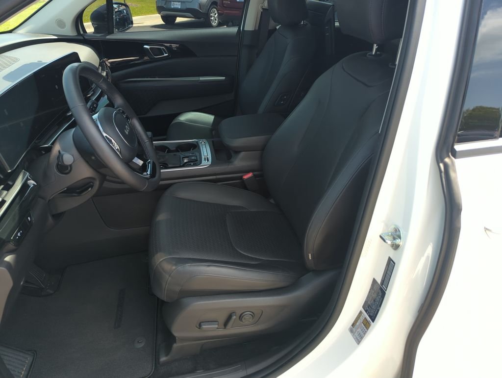 Used 2025 White Kia SX Prestige image 12