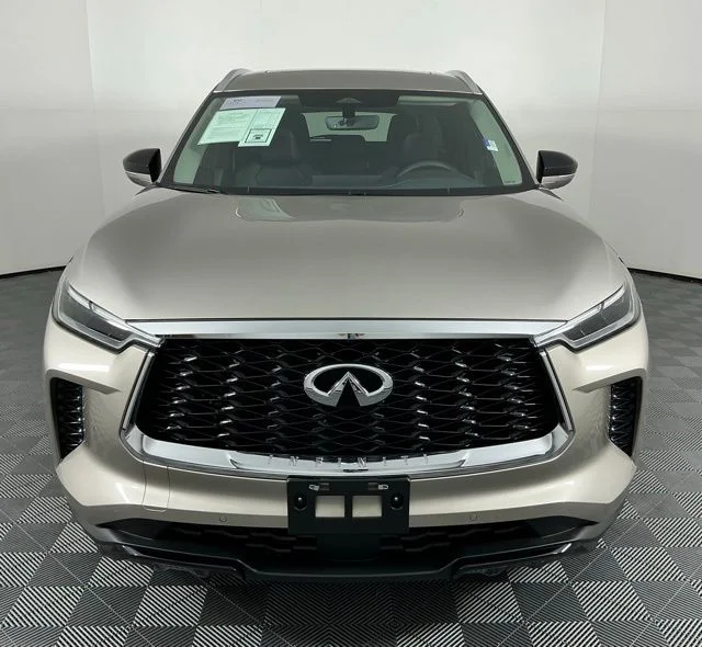 Certified Used 2023 Titanium INFINITI LUXE image 3