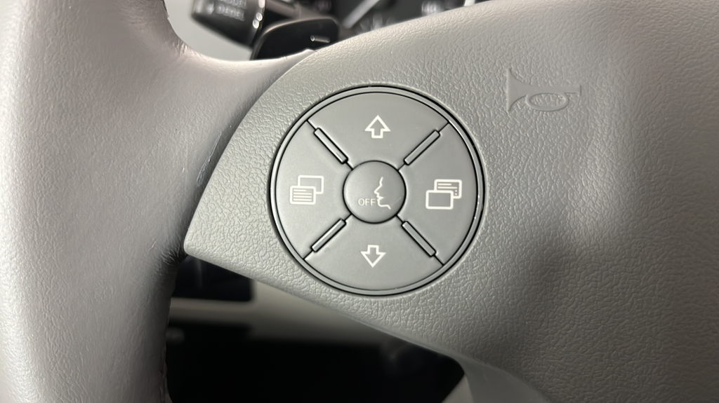 Used 2011  Mercedes-Benz ML 350 image 26