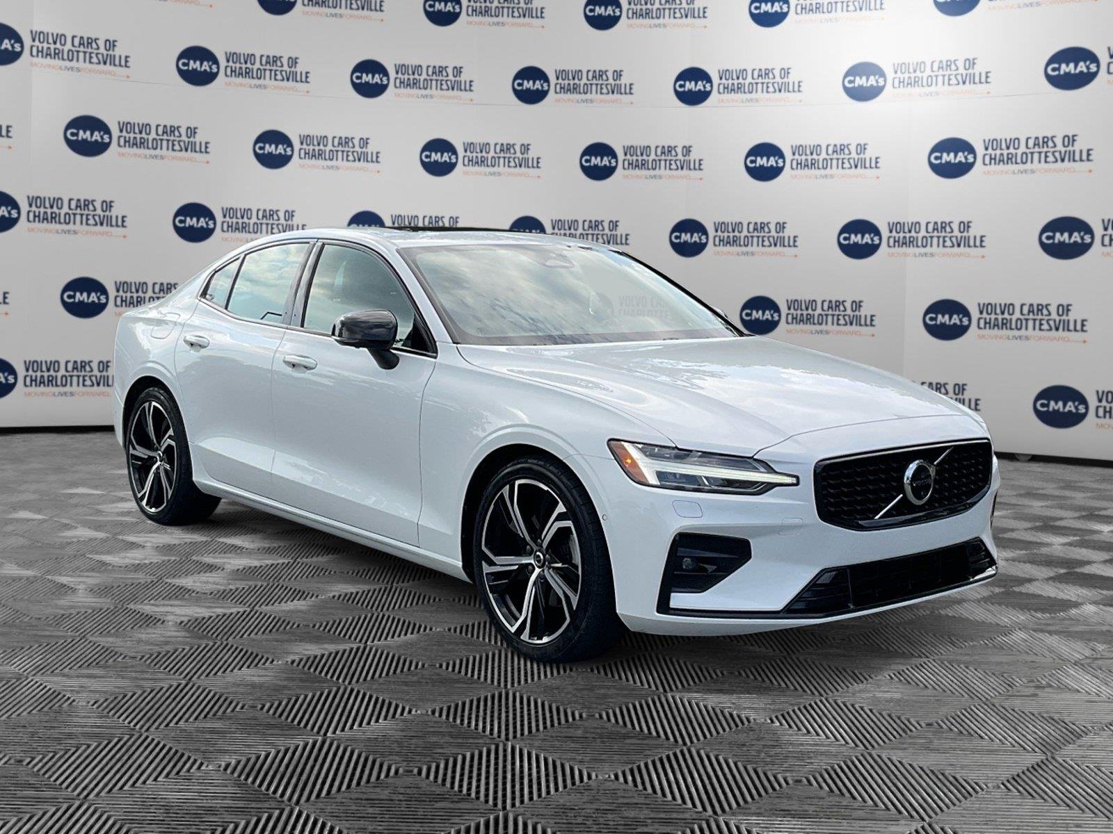 Used 2023 Crystal White Metallic Volvo Plus Dark Theme image 7