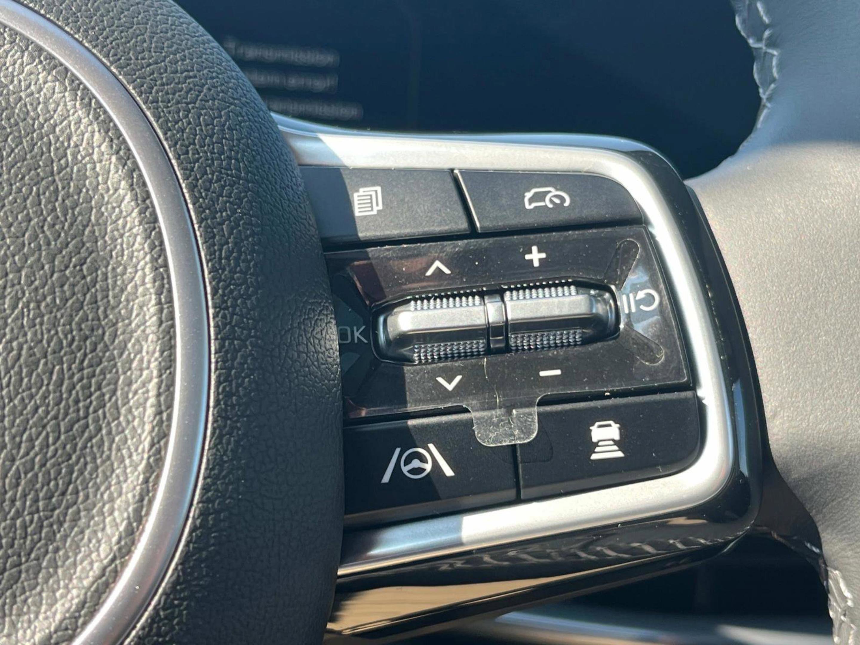 New 2025 Wolf Gray Kia X-Line SX AWD image 31