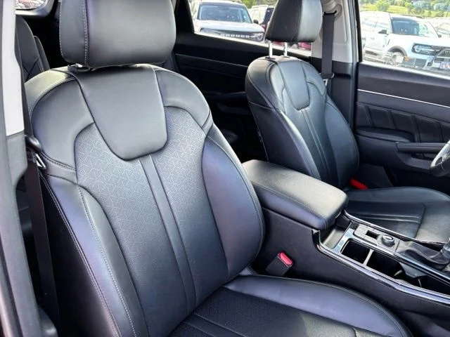Used 2023 Black Kia SX image 24