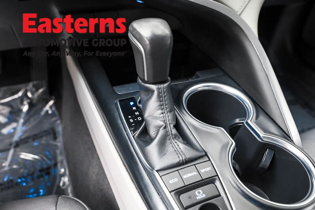 Used 2019 Silver Toyota XLE image 13
