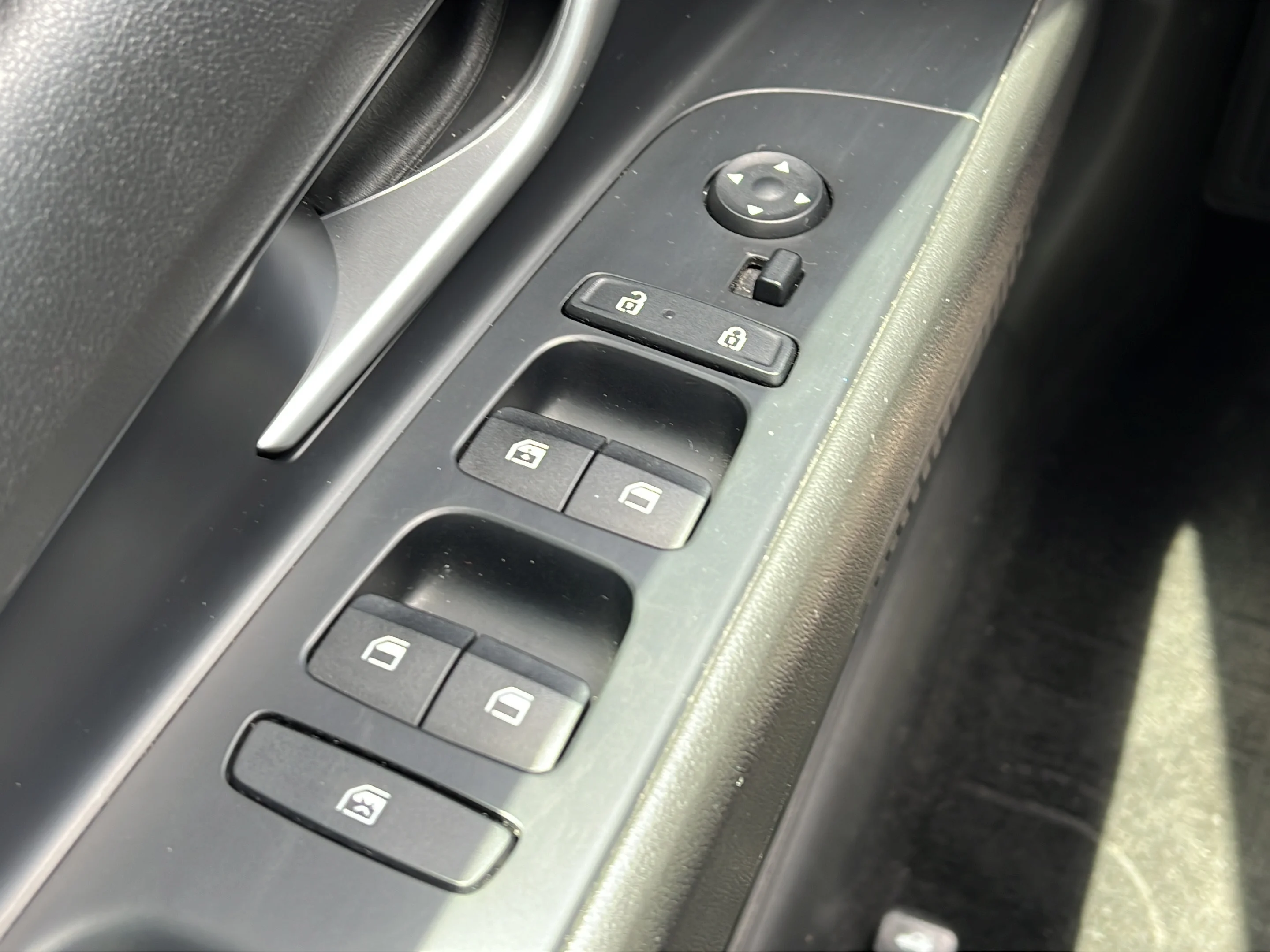 Used 2024 Fluid Metal Hyundai Limited image 19