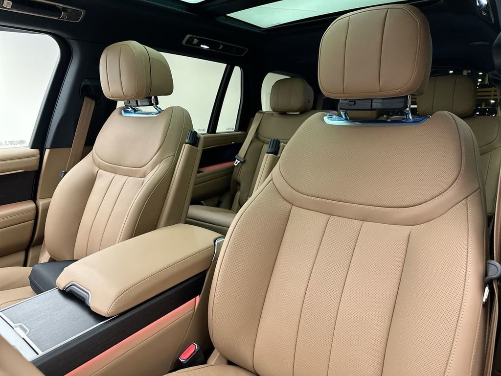 New 2026 Belgravia Green Land Rover SE image 10