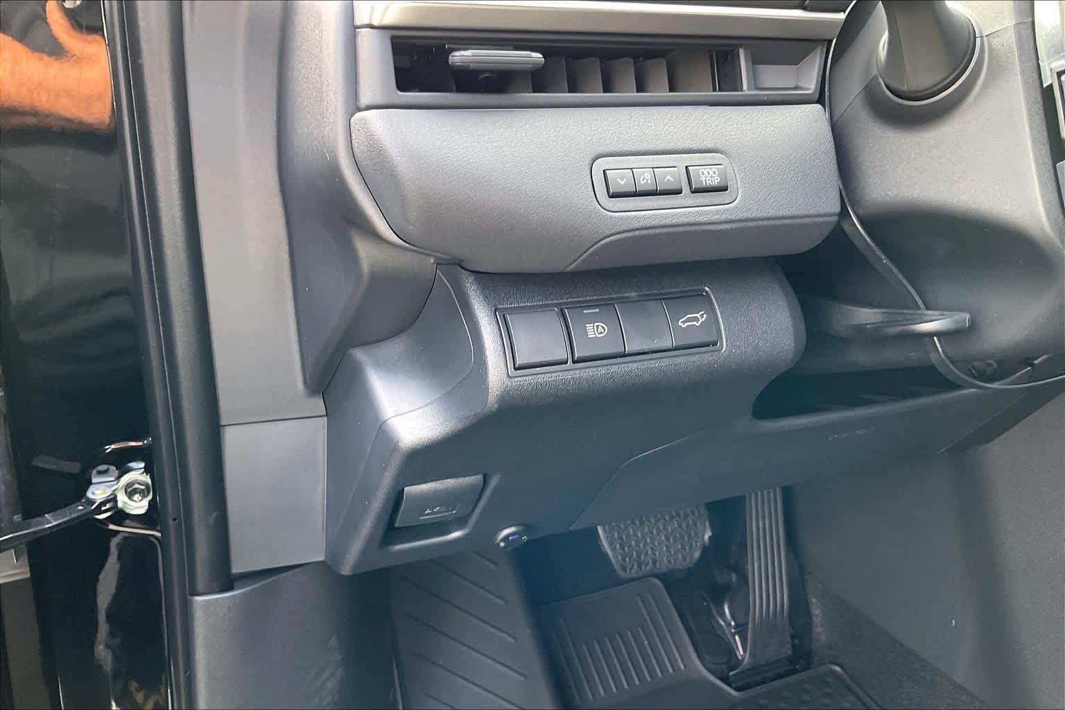 New 2026 Midnight Black Metallic Toyota SE image 19