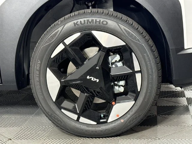 New 2027 White Kia S image 10