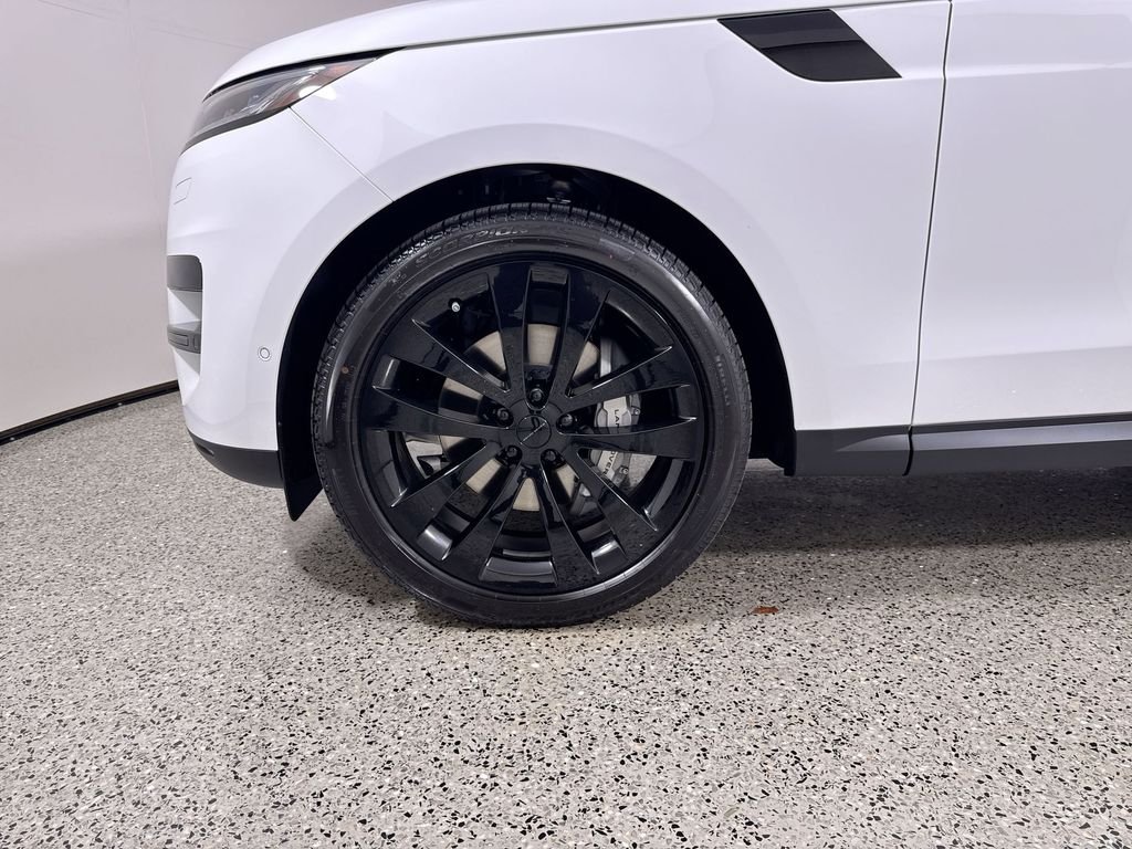New 2026 Fuji White Land Rover SE image 10