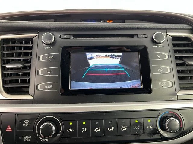 Used 2019 White Toyota LE image 22
