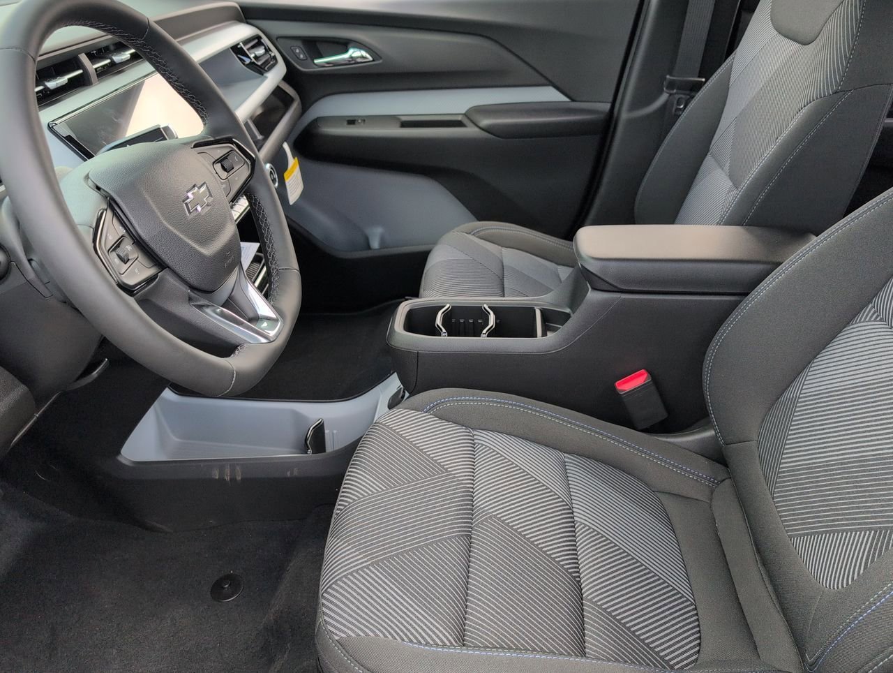 New 2027 Summit White Chevrolet LT image 18