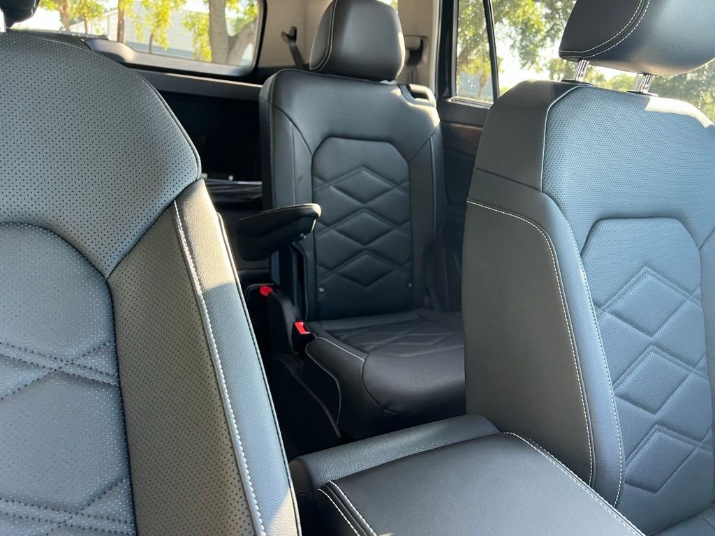 New 2026 Black Volkswagen SE w/Technology image 36