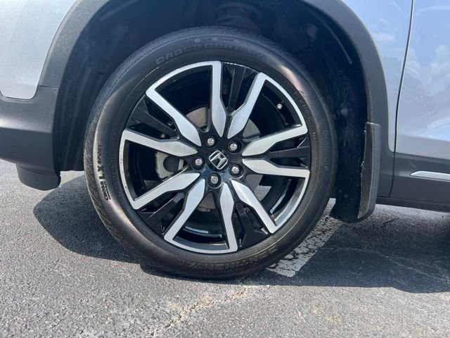 Certified Used 2019 Lunar Silver Metallic Honda Elite image 12