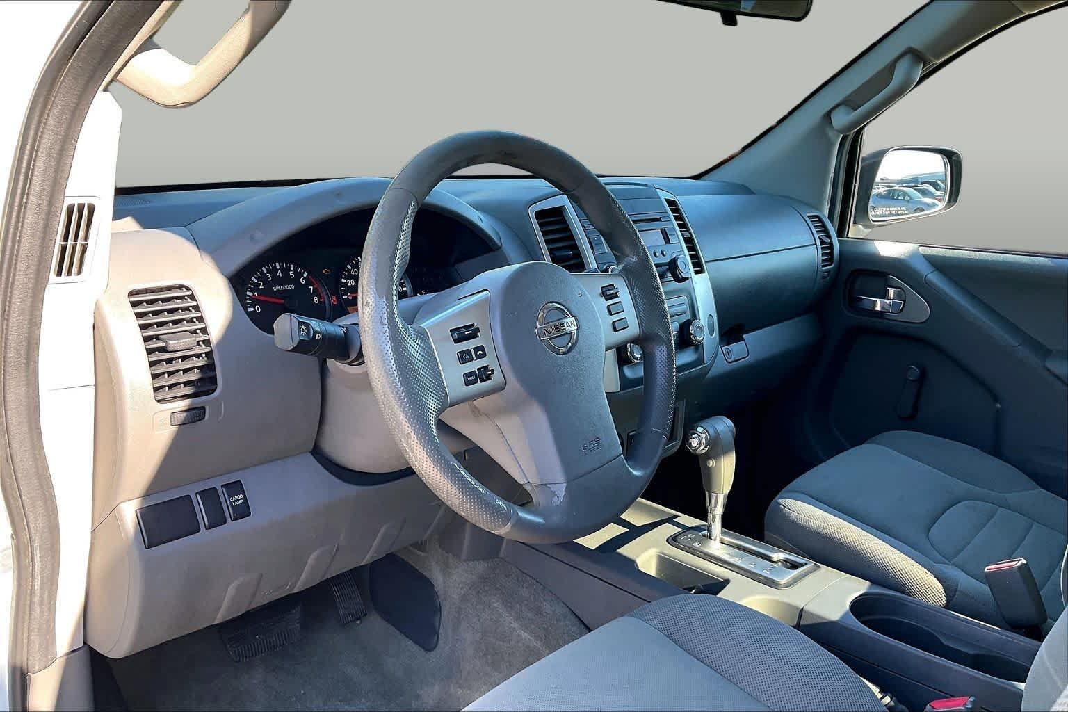 Used 2016 Glacier White Nissan S image 14