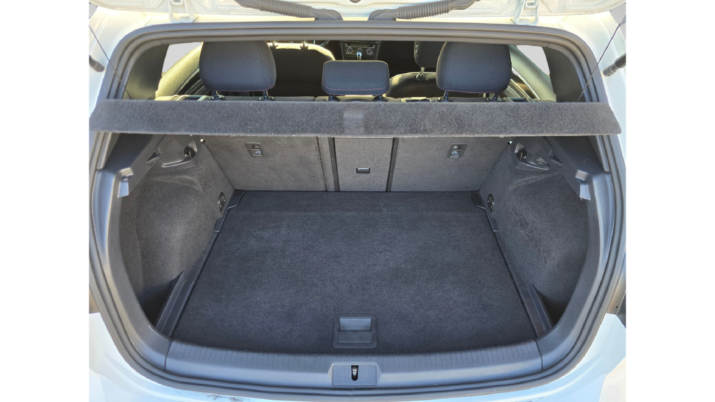 Used 2017  Volkswagen Sport image 41