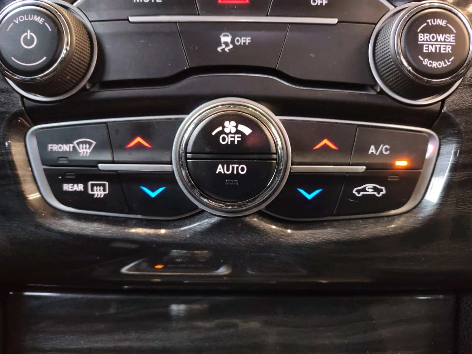 Used 2018 Granite Crystal Metallic Clearcoat Chrysler Touring image 19