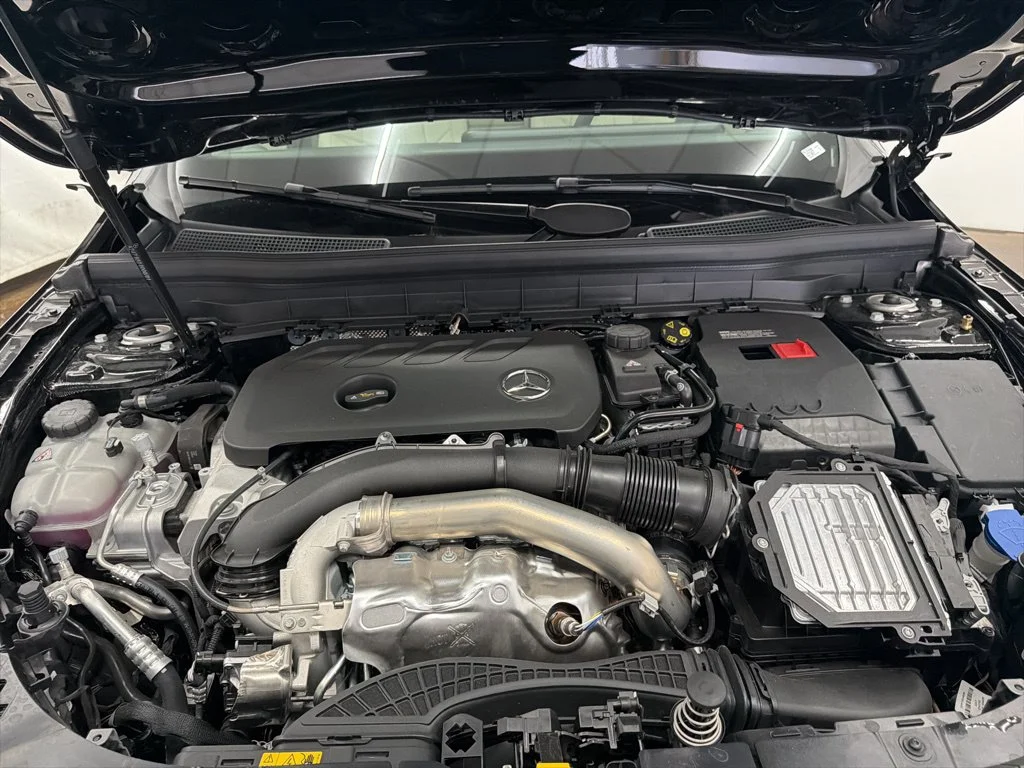 Used 2026 Black Mercedes-Benz GLB 250 image 30