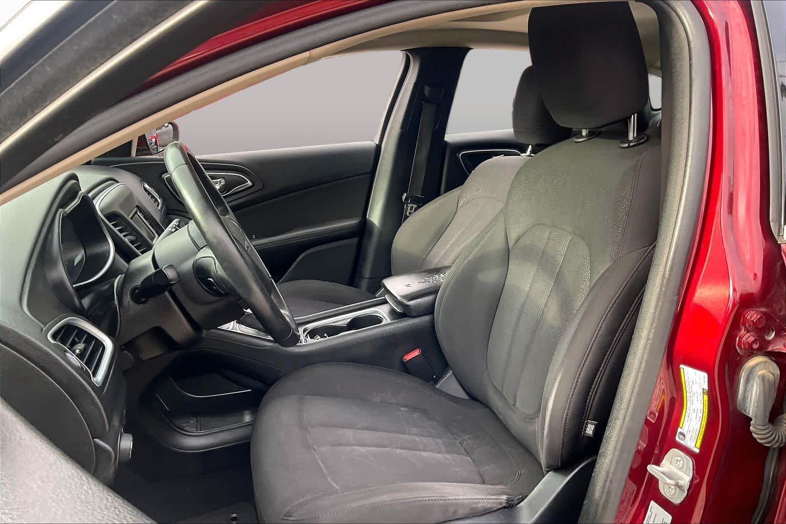 Pre-Owned 2015 Chrysler 200 Limited