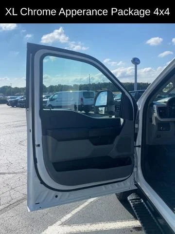 2026 Ford F-350 Super Duty Chassis Cab XL - Photo 16