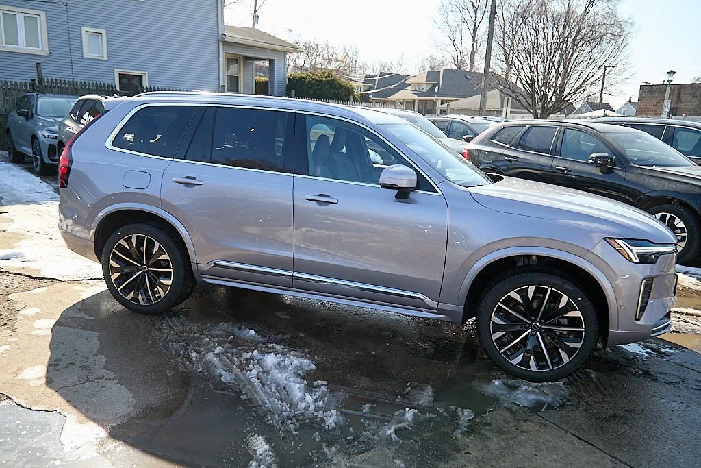 New 2026 Aurora Silver Volvo Plus image 9