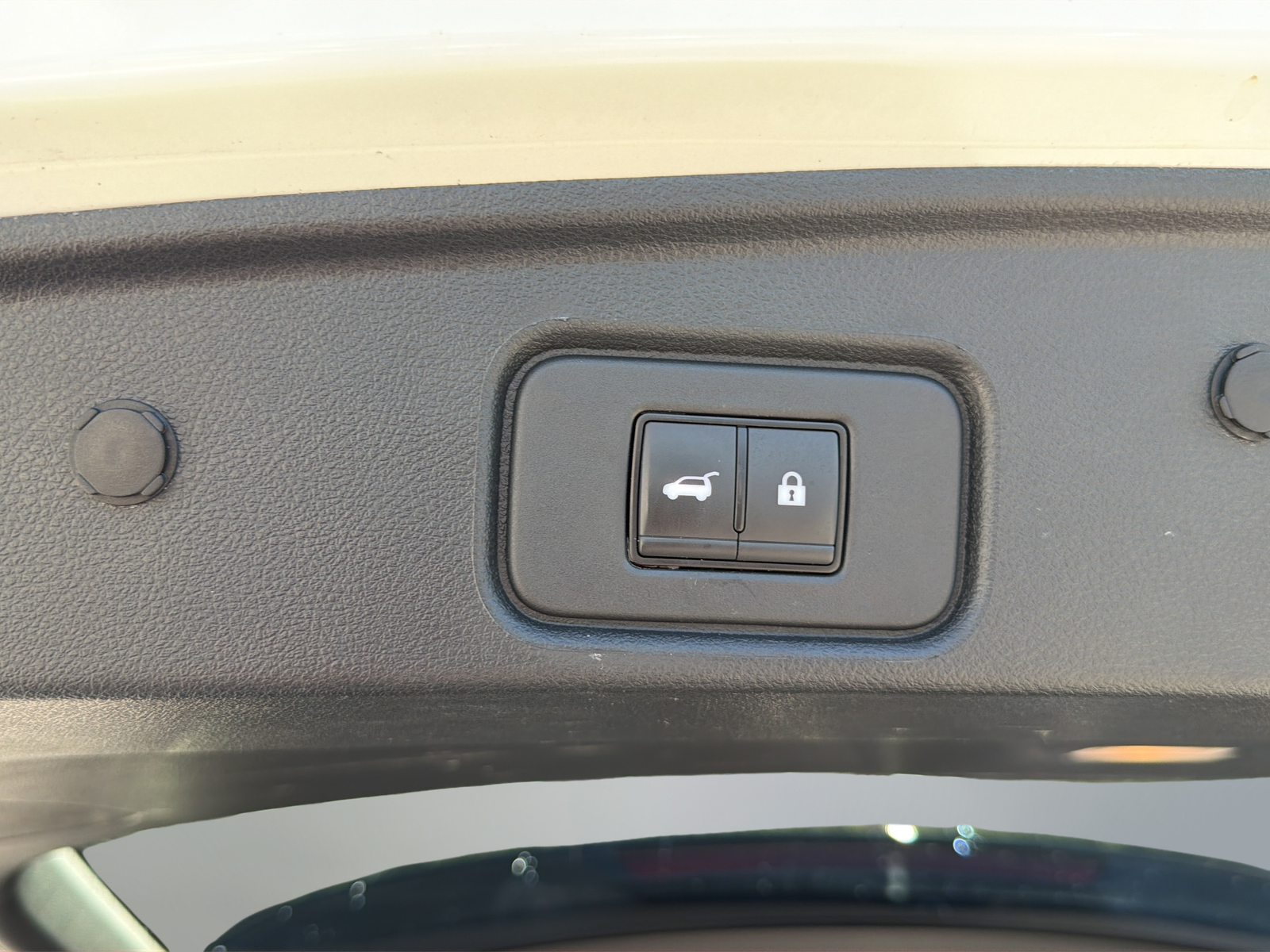 Used 2023 White Nissan SL image 37