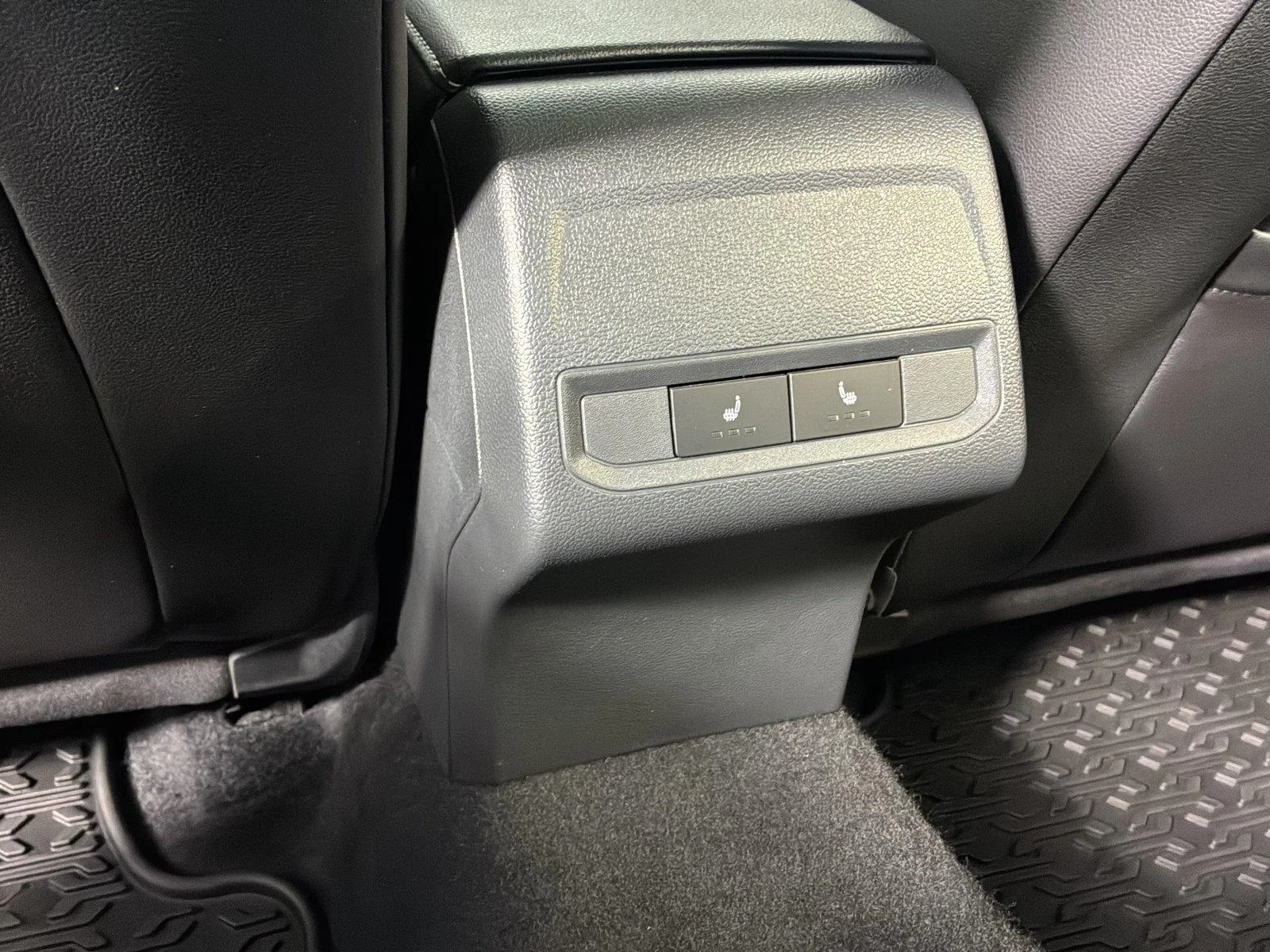 Used 2019 Platinum Gray Metallic Volkswagen R-Line image 12