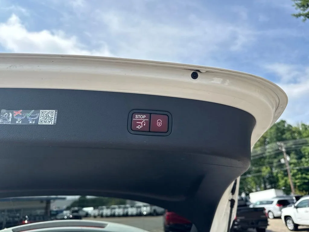 Used 2023 White Mercedes-Benz GLC 300 image 31