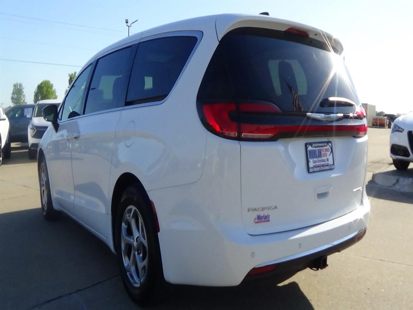 Used 2024 Bright White Clear Coat (pw7) Chrysler Limited image 8