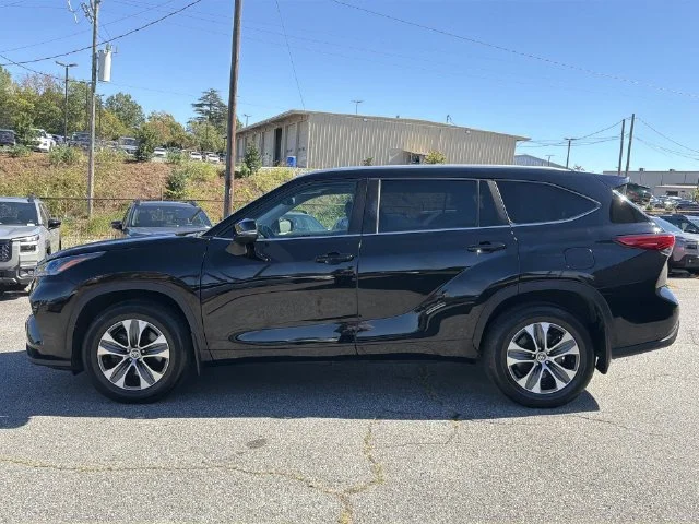Used 2023 Black Toyota XLE image 10