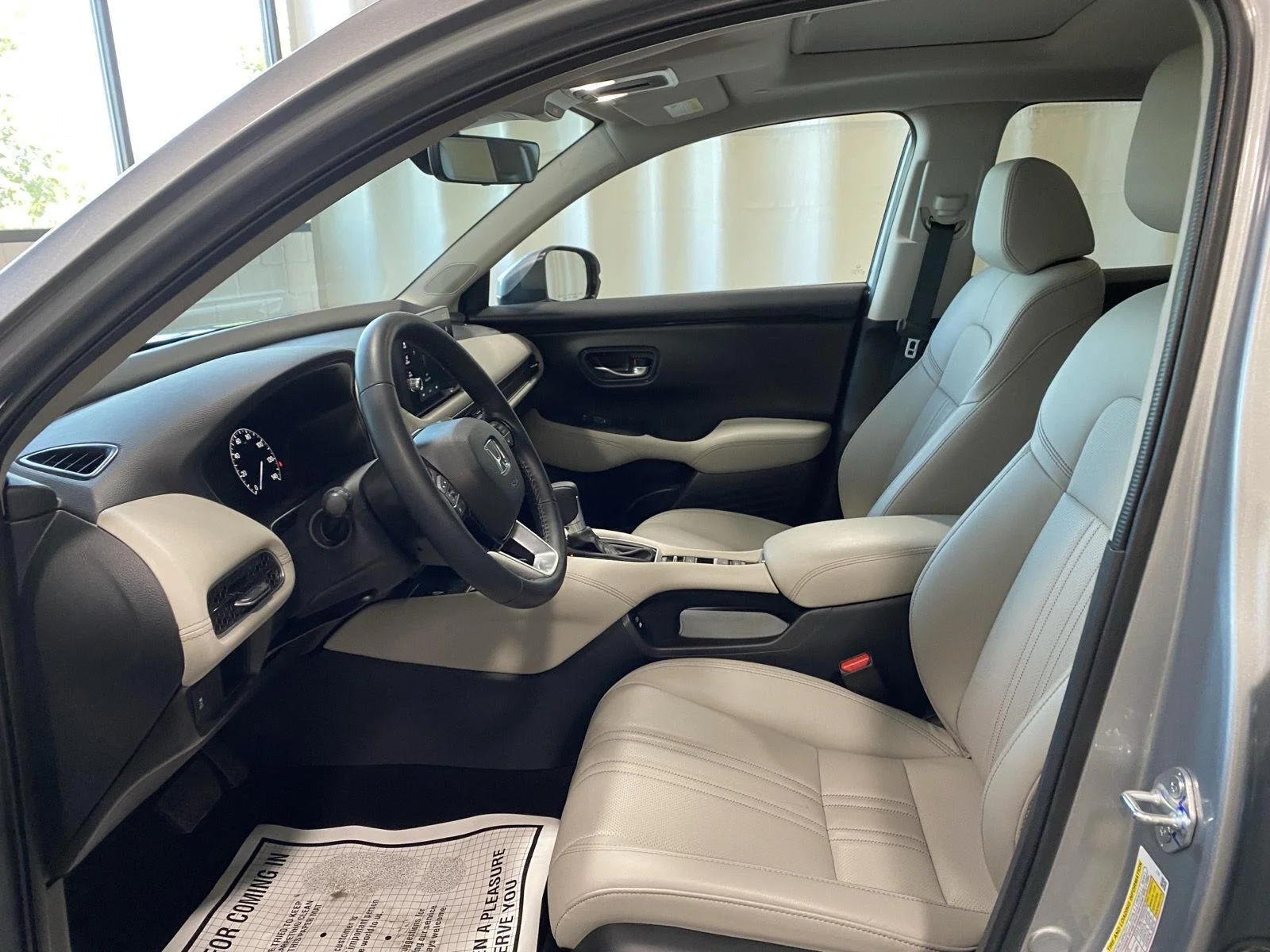 Used 2026 Solar Silver Metallic Honda EX-L image 16