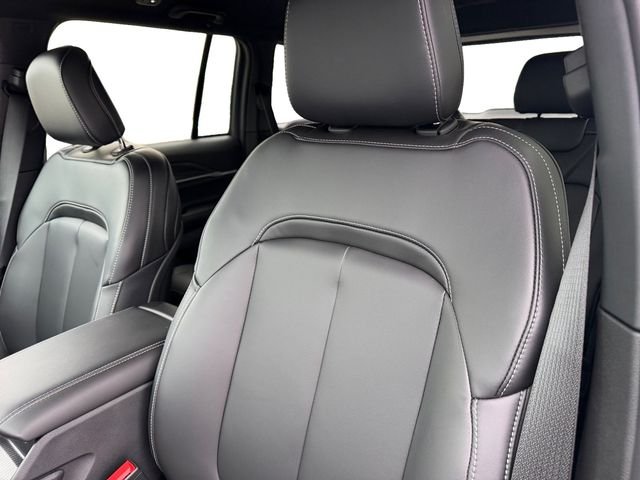 New 2026 Silver Zynith Exterior Paint Jeep Limited image 14