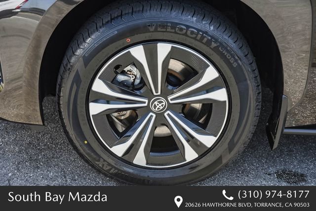 Used 2024  Toyota XLE image 11