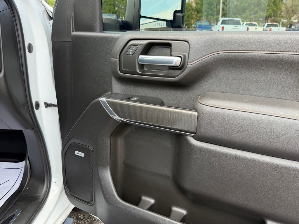 Used 2022 White GMC AT4 image 31