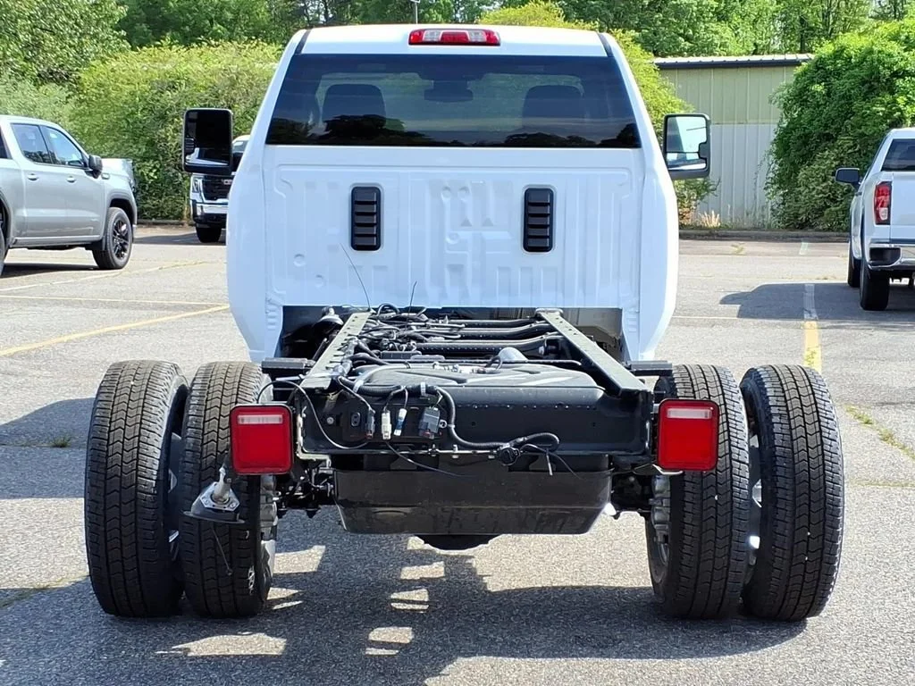 2026 GMC Sierra 3500HD Pro - Photo 26