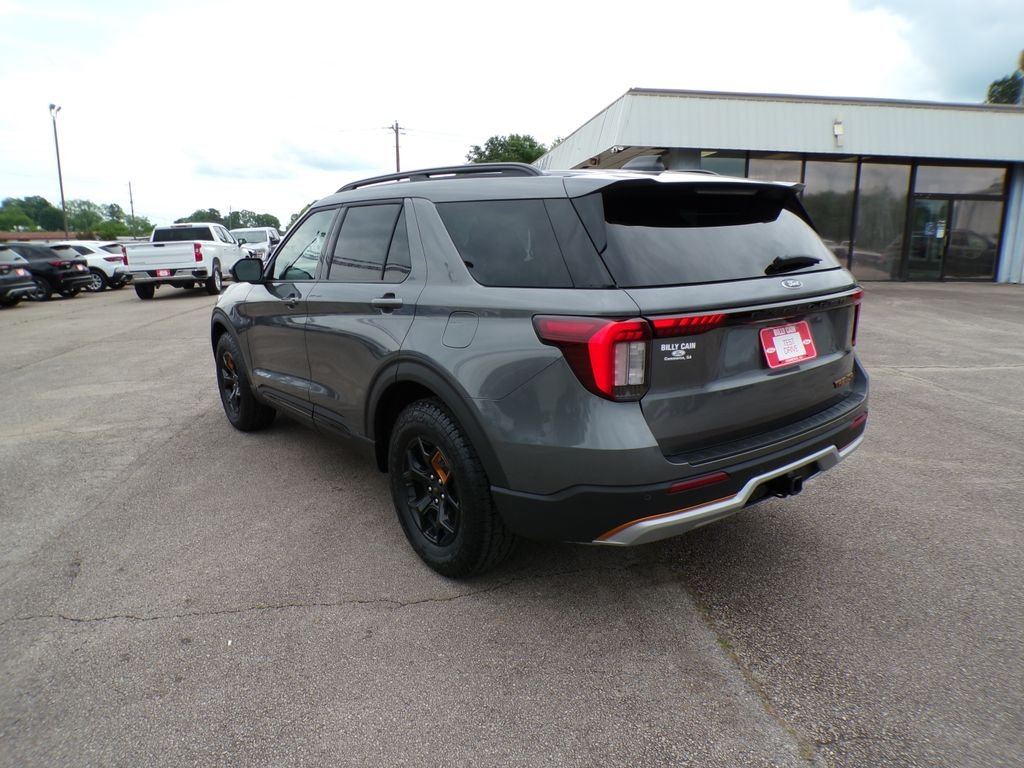 New 2026 Carbonized Gray Metallic Ford Tremor® image 5