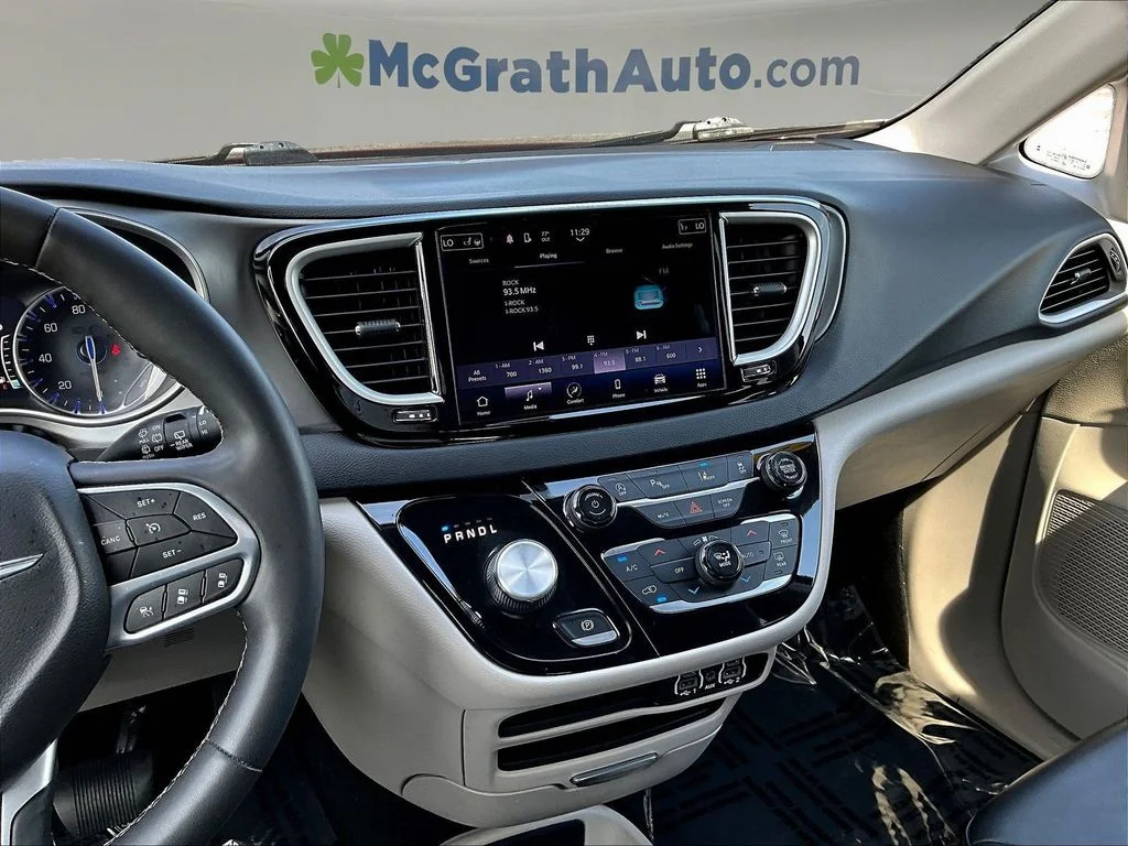Used 2023 Red Chrysler Touring L image 12