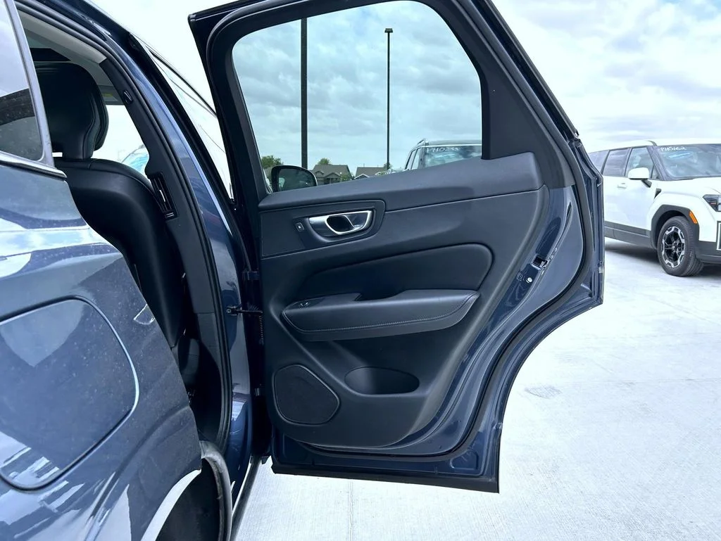 2024 Volvo XC60 Core - Photo 17