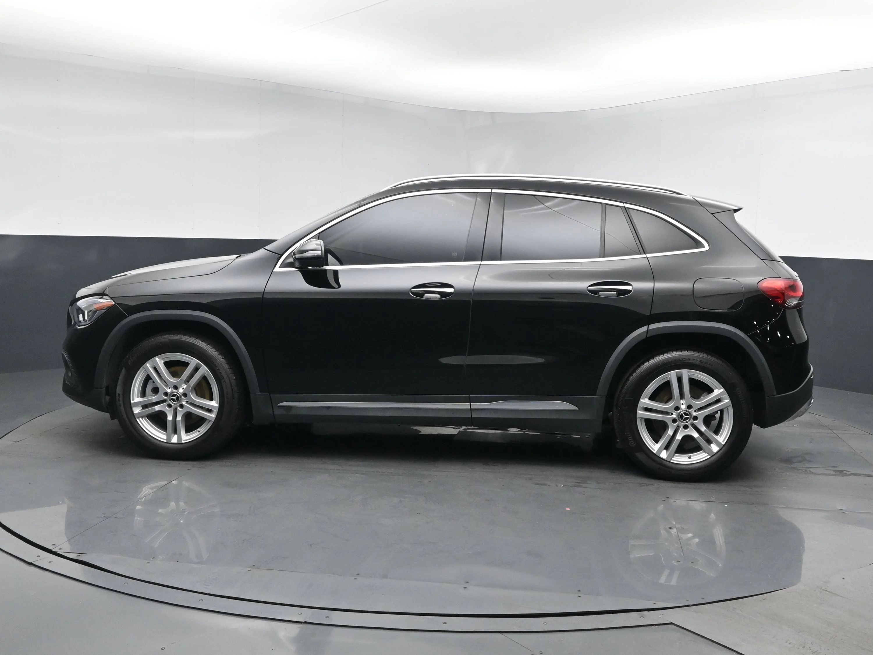 Used 2021 Night Black Mercedes-Benz GLA 250 image 4