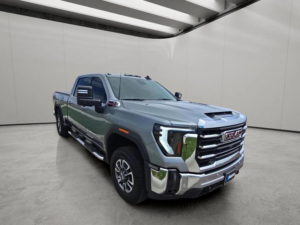 Used 2025 Sterling Metallic GMC SLE image 7