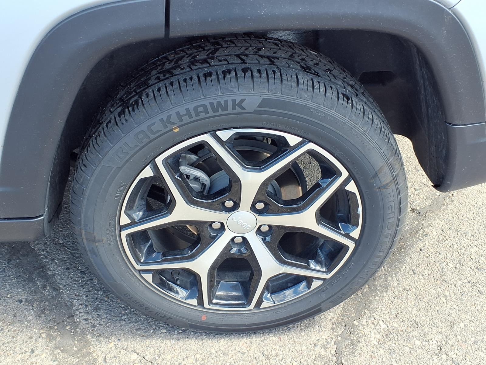 Certified Used 2024 Silver Zynith Clear Coat Jeep Limited image 24