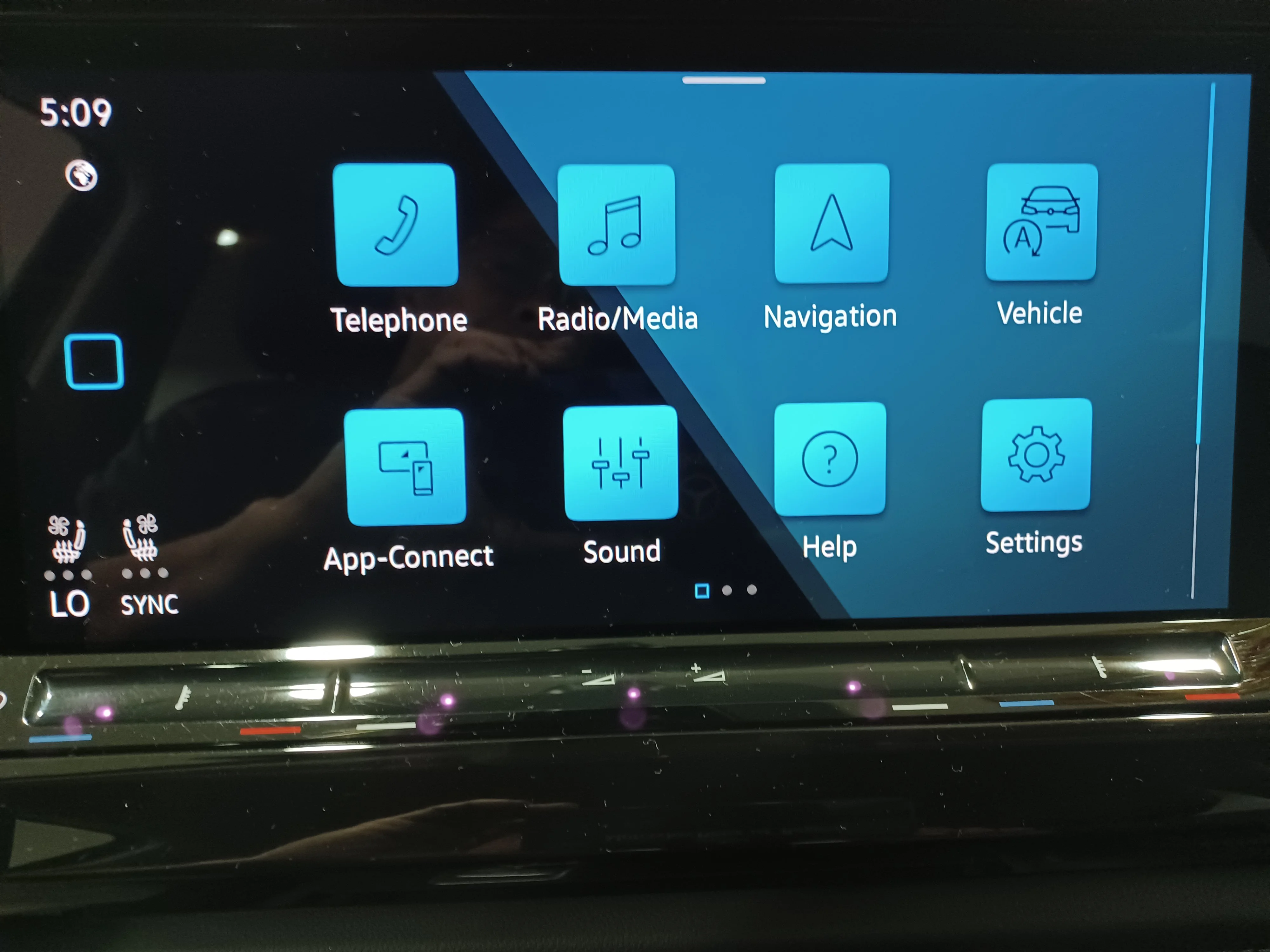 Certified Used 2025 Deep Black Pearl Volkswagen Comfortline 4Motion*AWD | Adaptive Cruise | Remote Start | Cooled Leather | Pano Roof | Htd Wheel image 16