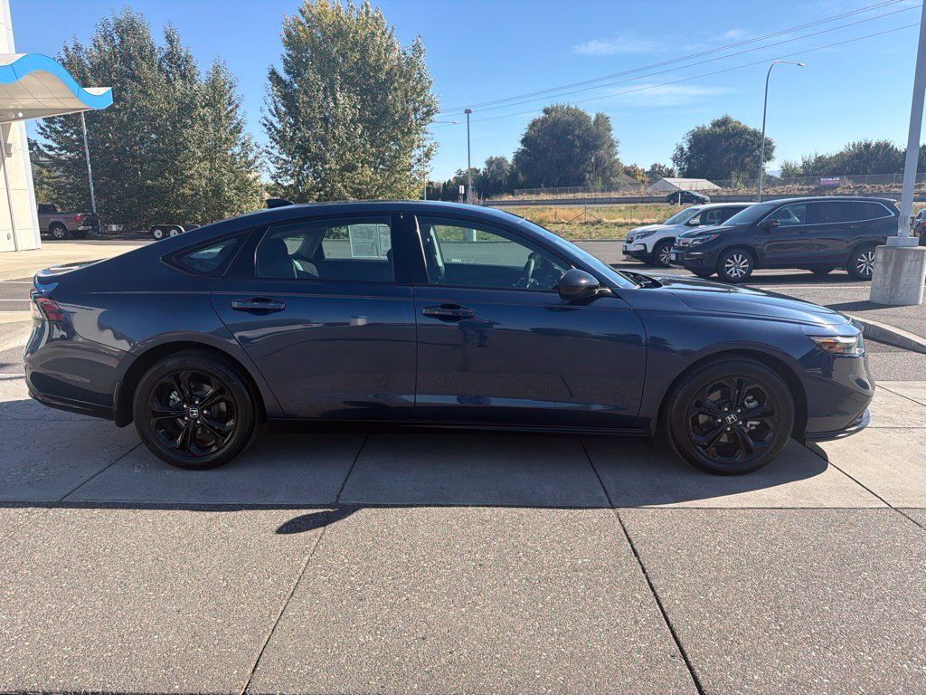 Certified Used 2025  Honda SE image 3