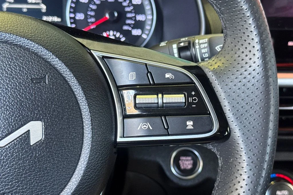 Used 2024 Snow White Pearl Kia GT-Line image 29