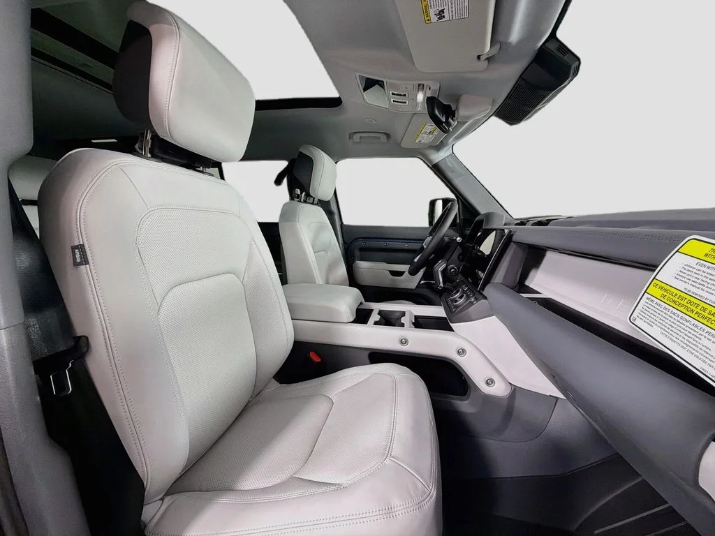 New 2026 Tasman Blue Land Rover X-Dynamic SE image 30