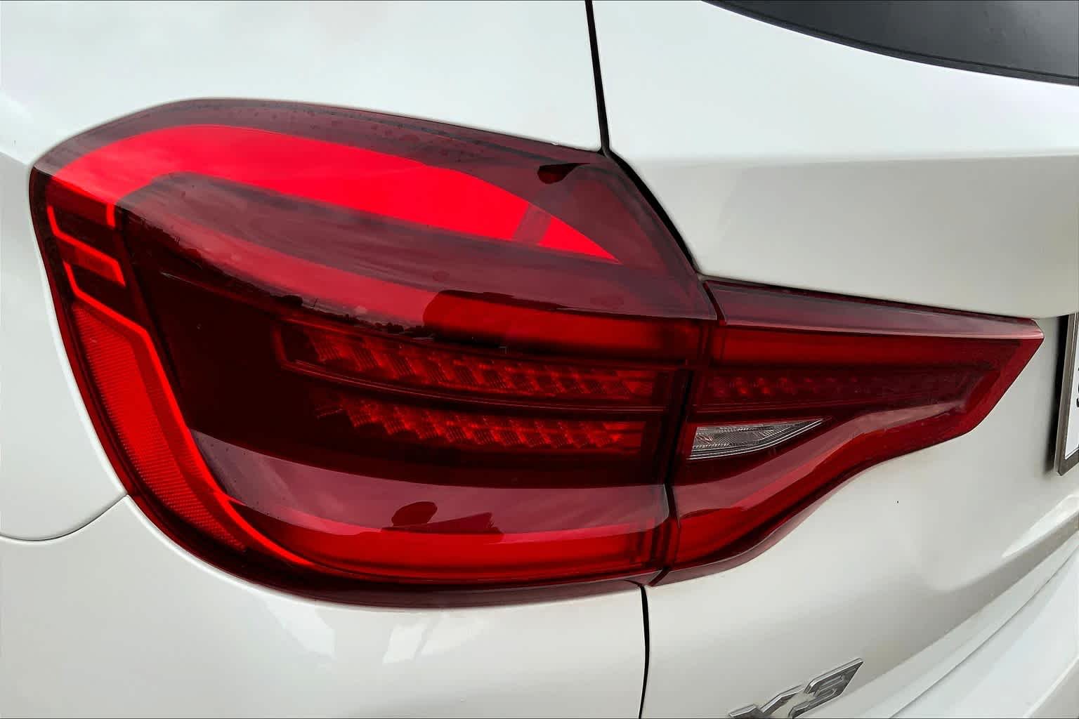 Used 2021 Alpine White BMW xDrive30e image 28