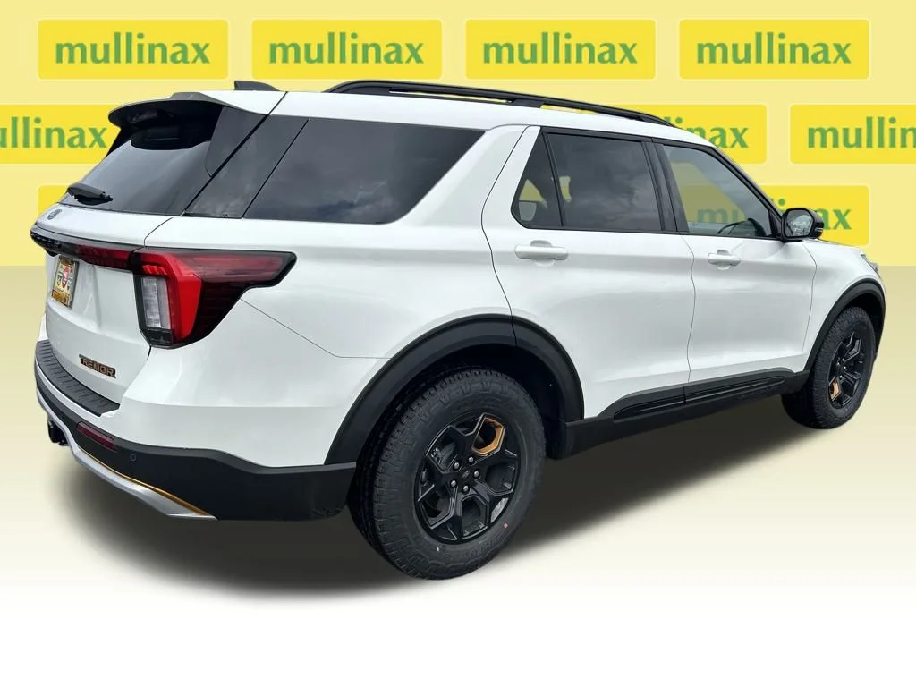 New 2026 White Ford Tremor image 3